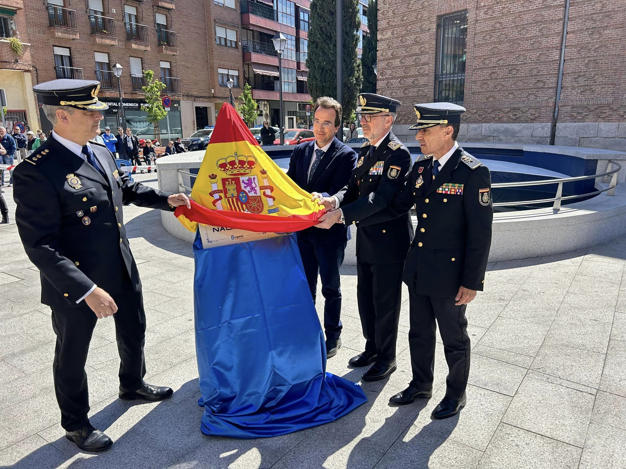 Leganés inaugura la Plaza de la Policía Nacional como homenaje por el 200 aniversario de su fundación
