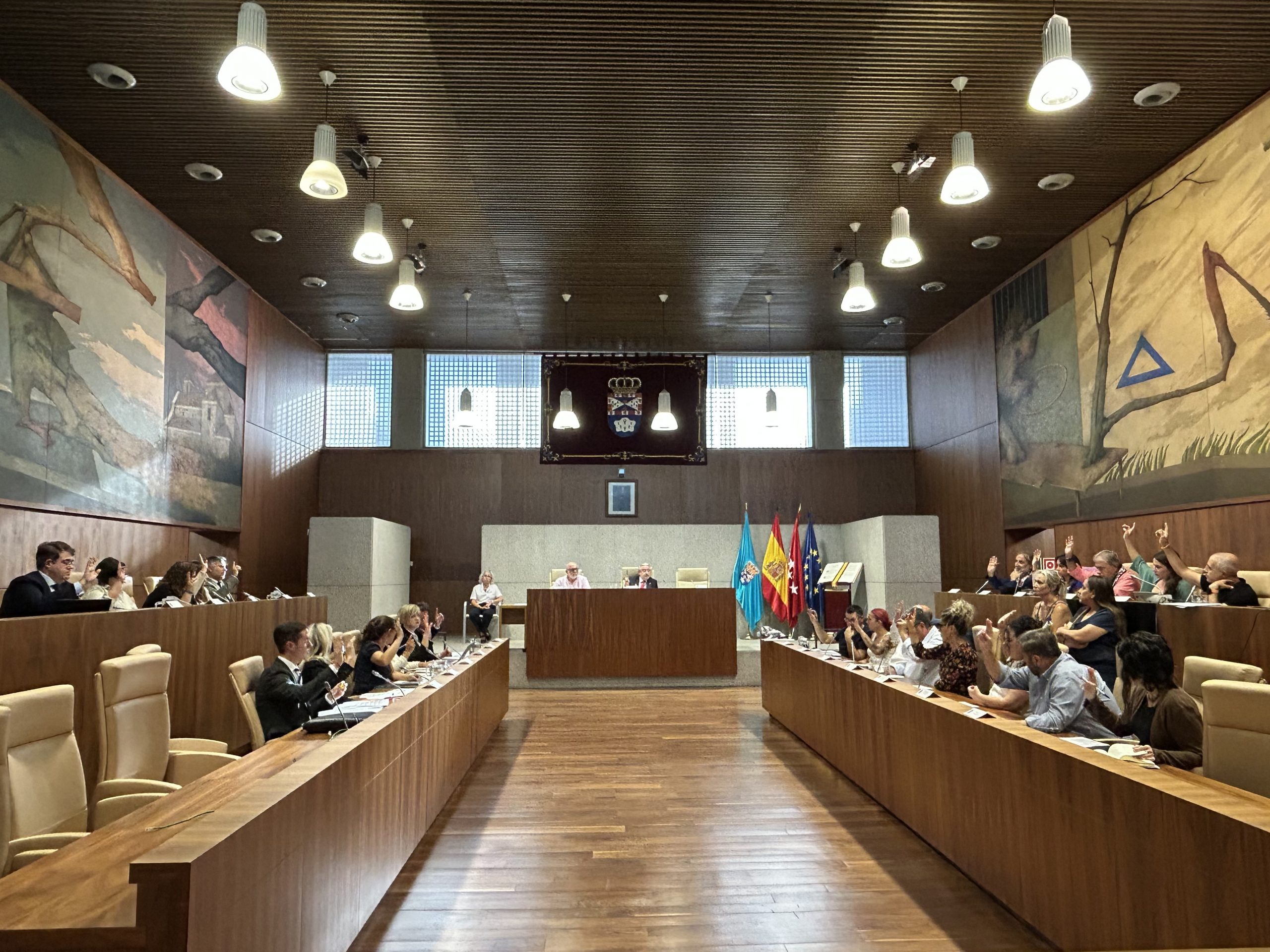 La oposición en Leganés impide el pago de una factura de 311 euros por la colocación de placas en las calles del año 2021