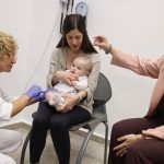 La Comunidad de Madrid comienza a vacunar frente a la gripe a 1,6 millones de personas en centros de salud, hospitales y residencias