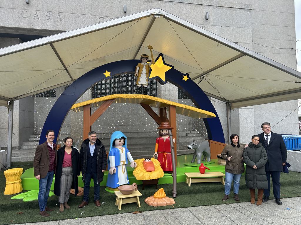 El Ayuntamiento presenta la campaña “La magia de la Navidad nace en el comercio de Leganés” y el Belén de Playmobil gigante