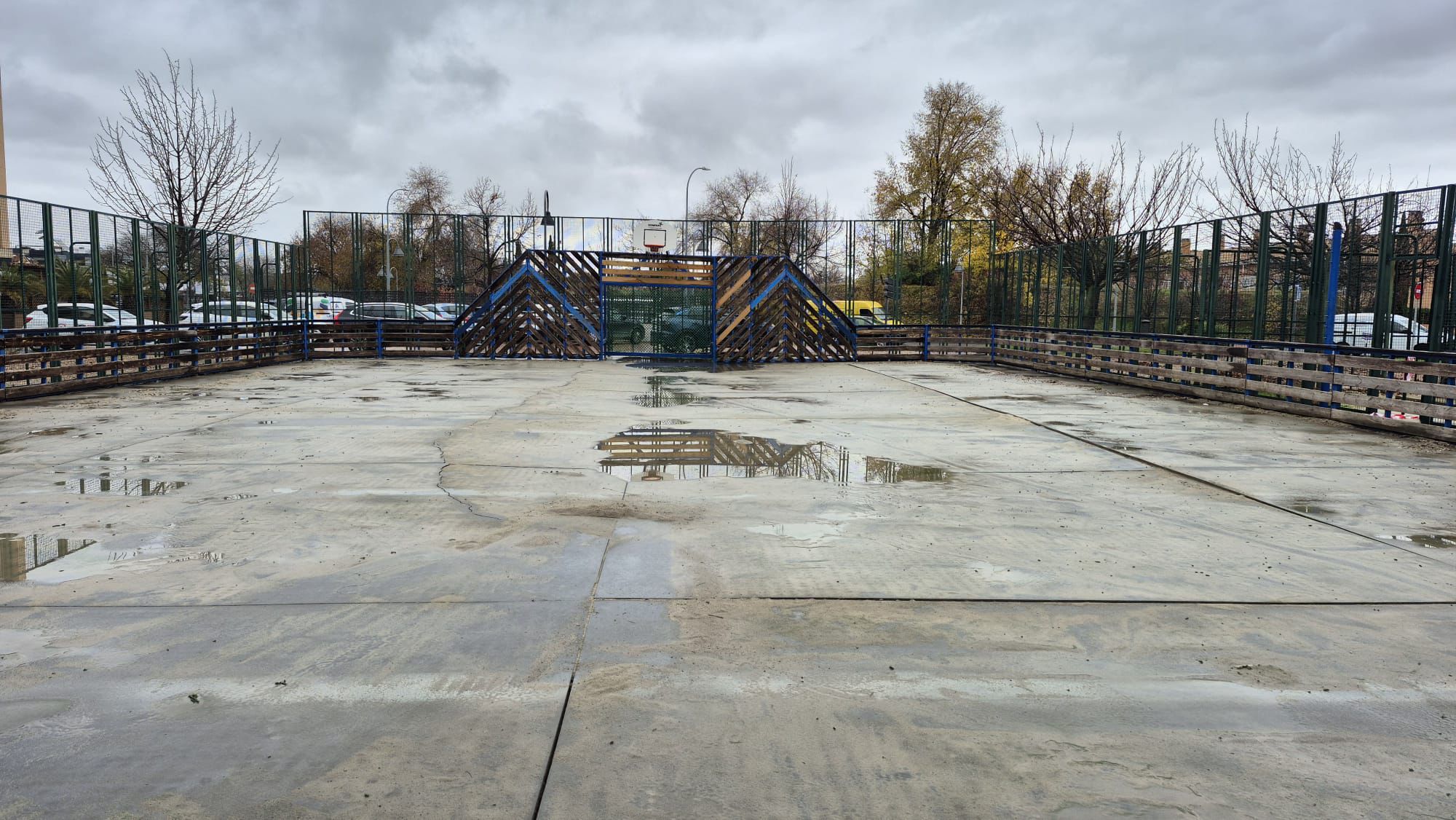 Arrancan las obras de rehabilitación y mejora de la pista multideportiva de Las Artes