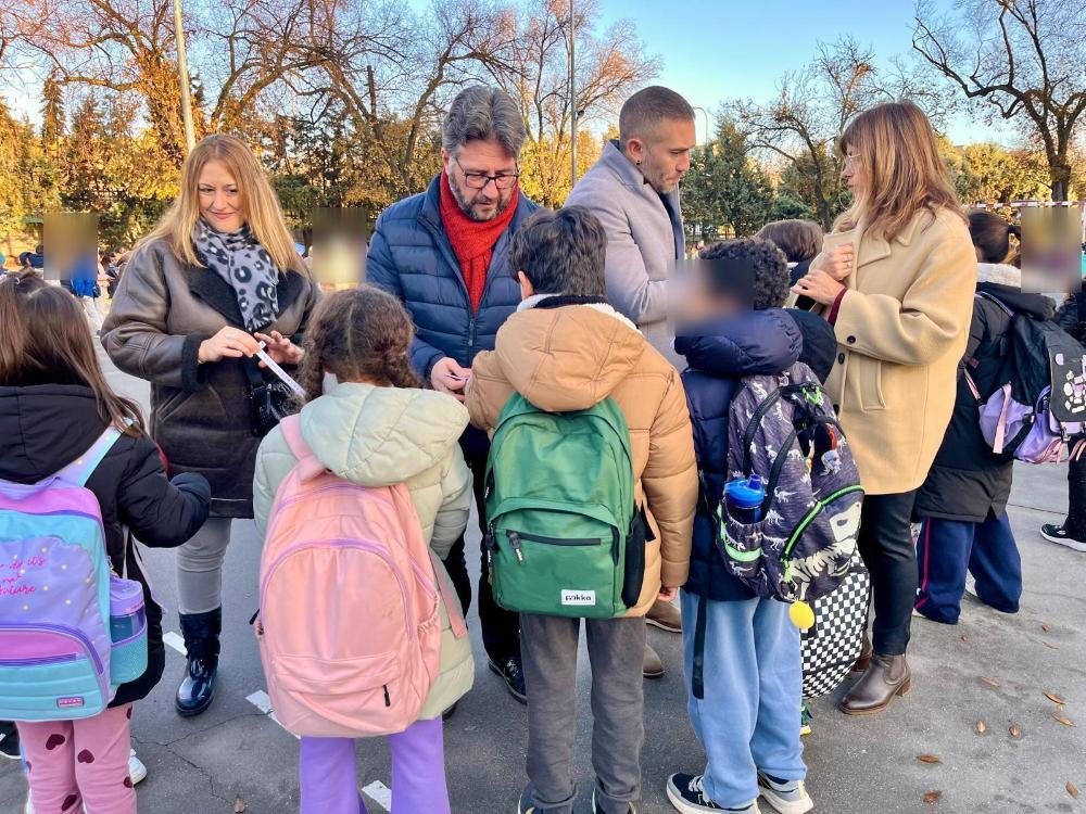 Entregadas las pulseras de la Villa de la Navidad a más de 7.000 niños de Pinto