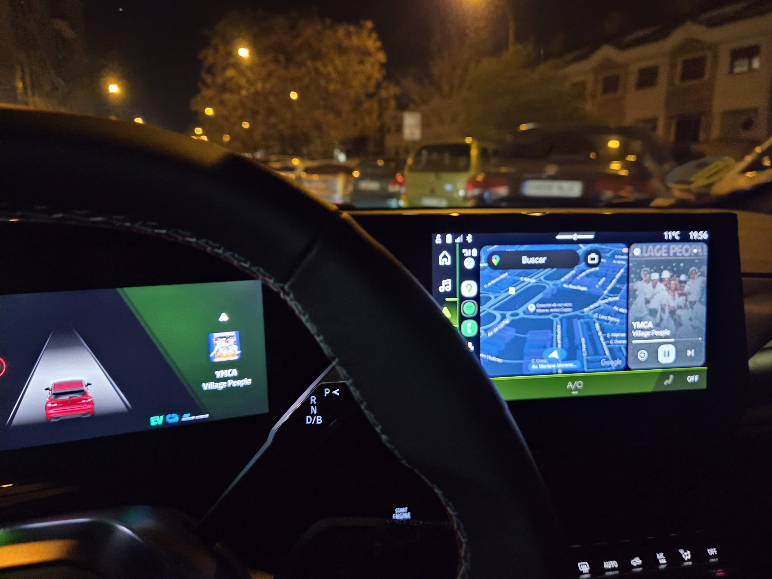 Eficiencia, tecnología y comodidad urbana: así es el nuevo Clio híbrido automático