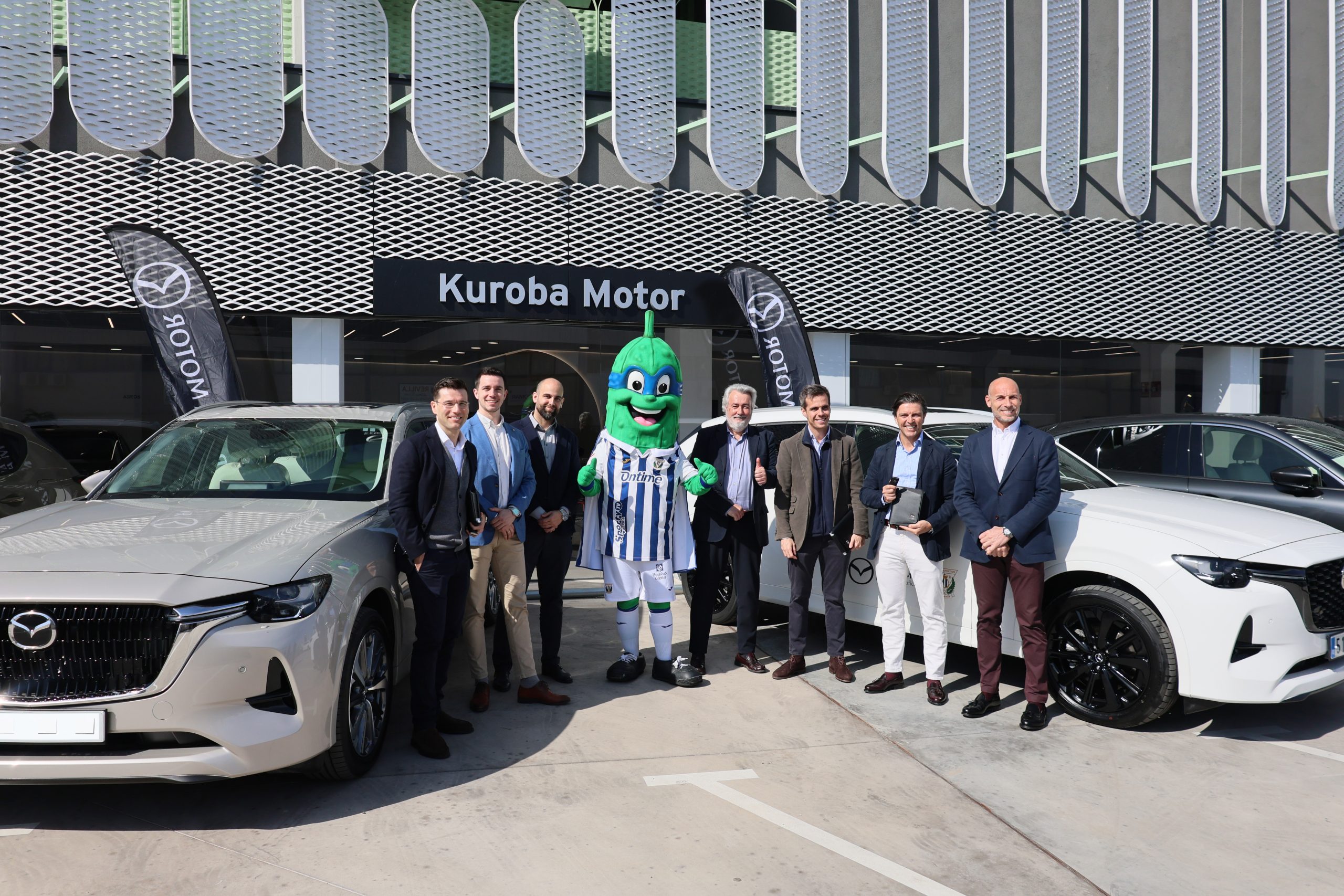 MAZDA KUROBA MOTOR ENTREGA NUEVA FLOTA AL CD LEGANÉS