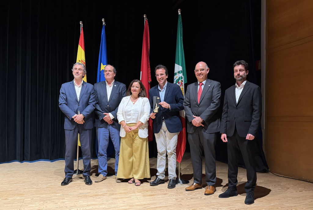 El Ayuntamiento de Leganés recibe la Escoba de Oro, como reconocimiento a la remodelación de su servicio de limpieza
