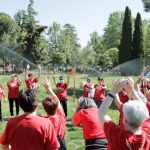Abuelos y nietos vuelven a unirse en el campamento intergeneracional de verano en Getafe