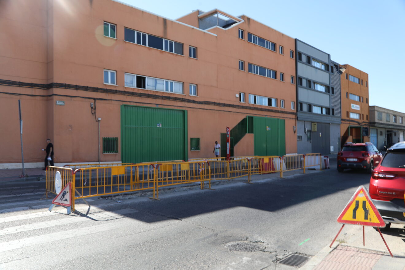 Continúa la renovación de la calle Carpinteros en el polígono industrial Los Ángeles de Getafe