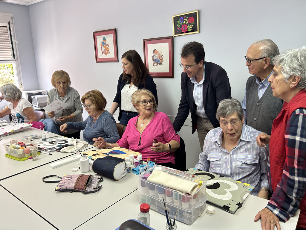 Leganés atiende el récord de solicitudes para los talleres de los Centros Municipales de Mayores y habilita casi 5.000 plazas