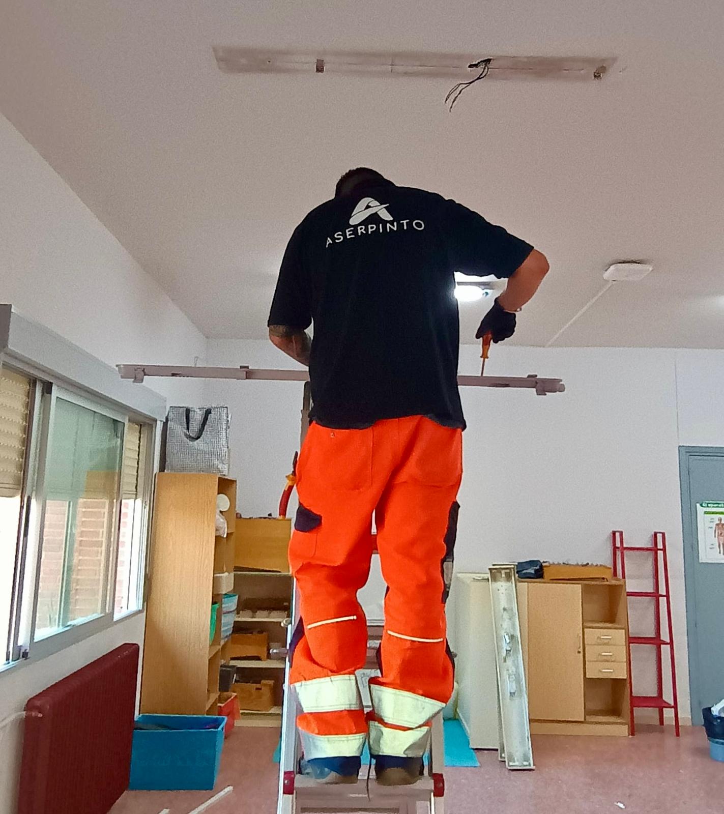 Aserpinto emprende obras de mantenimiento y mejora en centros educativos durante el verano
