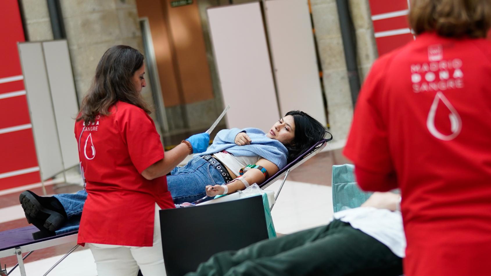 La Comunidad de Madrid hace un llamamiento urgente a la donación de sangre con seis grupos en alerta roja y las reservas al 38%