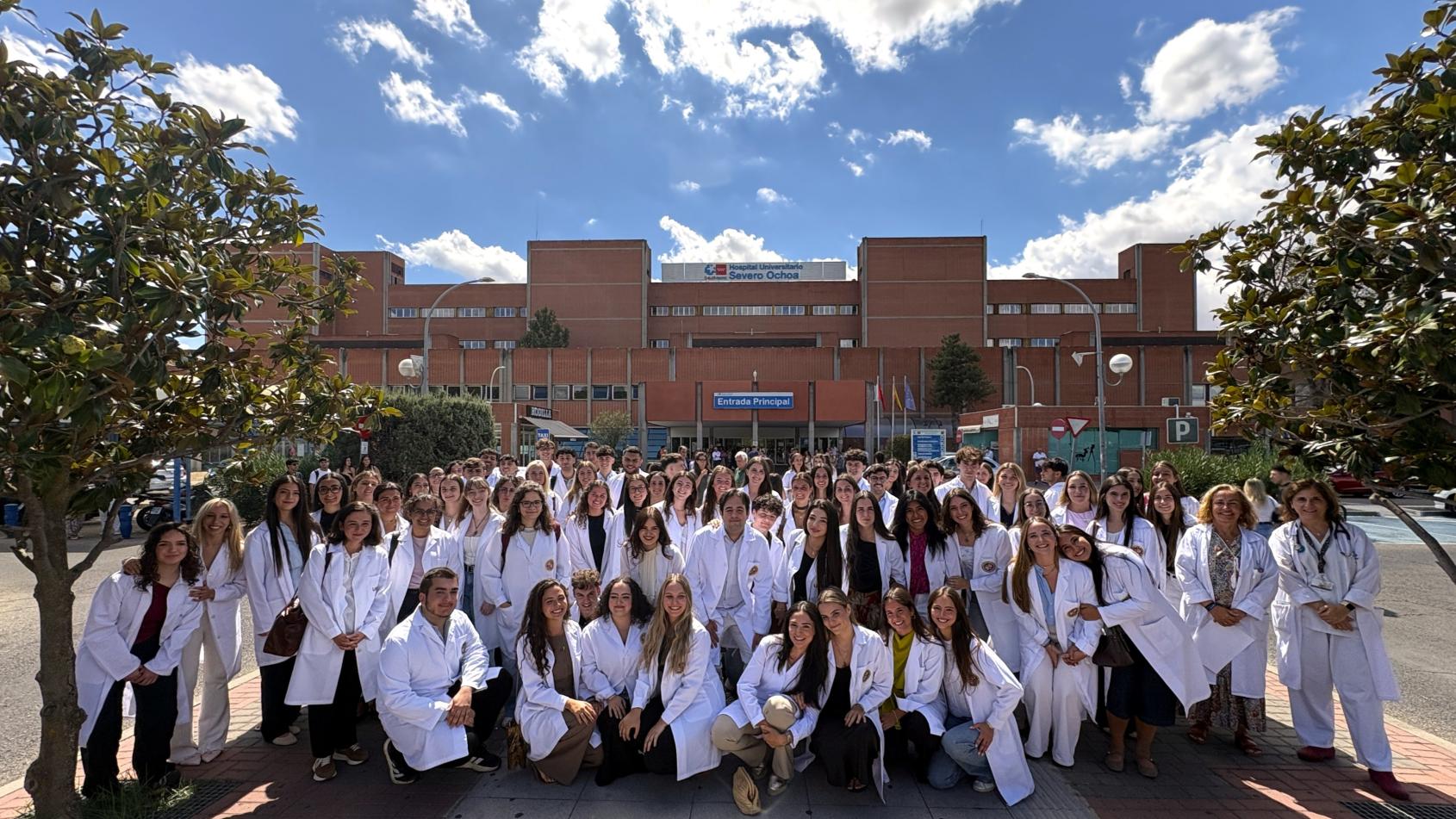 El Severo Ochoa celebra la bienvenida e imposición de batas blancas a 90 nuevos estudiantes de Medicina de la Universidad Alfonso X el Sabio