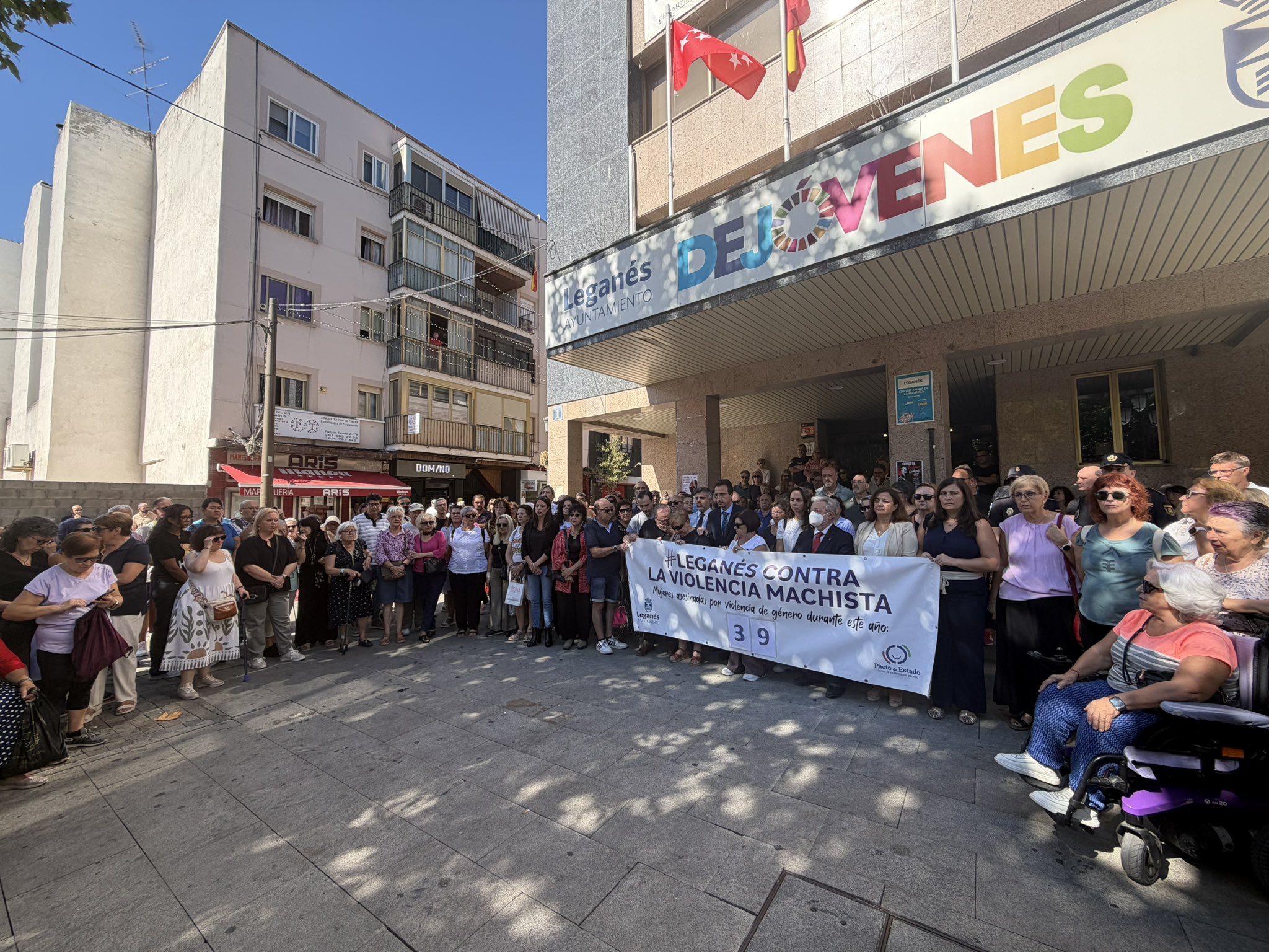 Leganés guarda cinco minutos de silencio por su vecina asesinada por violencia de género